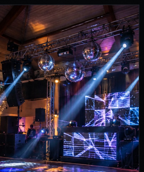 Producción técnica profesional con iluminación y pantallas LED